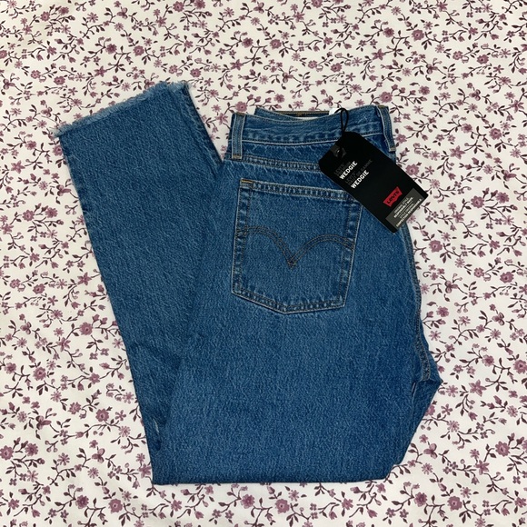Levi’s Women’s Wedgie Original fit - size 29. - Picture 1 of 8